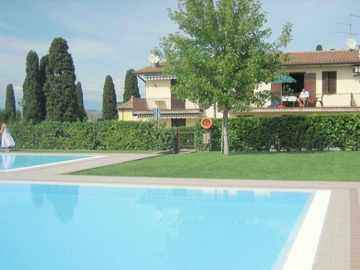 Enticing Holiday Home In Lazise With Swimming Pool Exterior photo